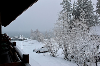 Standard Room, 1 King Bed with Sofa bed, Partial Lake View | Lake view at Sunnyside Restaurant & Lodge