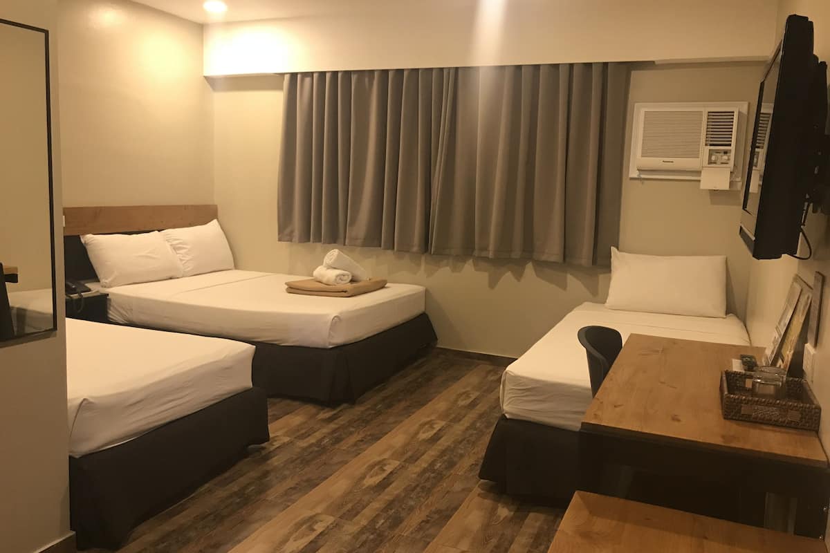 华丽客房 | 迷你吧、客房内保险箱、办公桌、熨斗/熨板