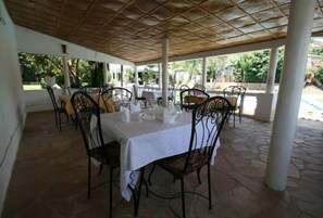 Breakfast, lunch and dinner served