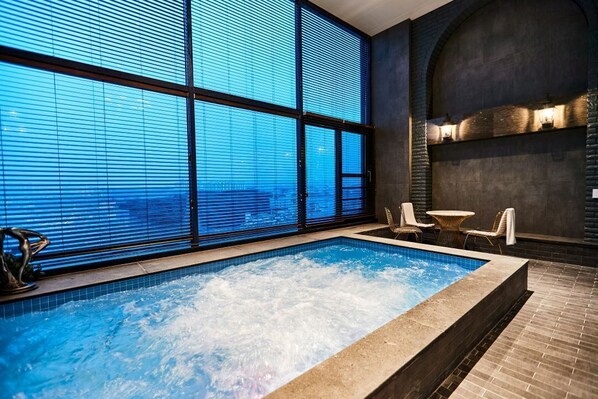 Pool Villa Suite (Check in at 5pm) | Premium bedding, down comforters, memory foam beds, soundproofing - Partyz in Classic (Suwon)