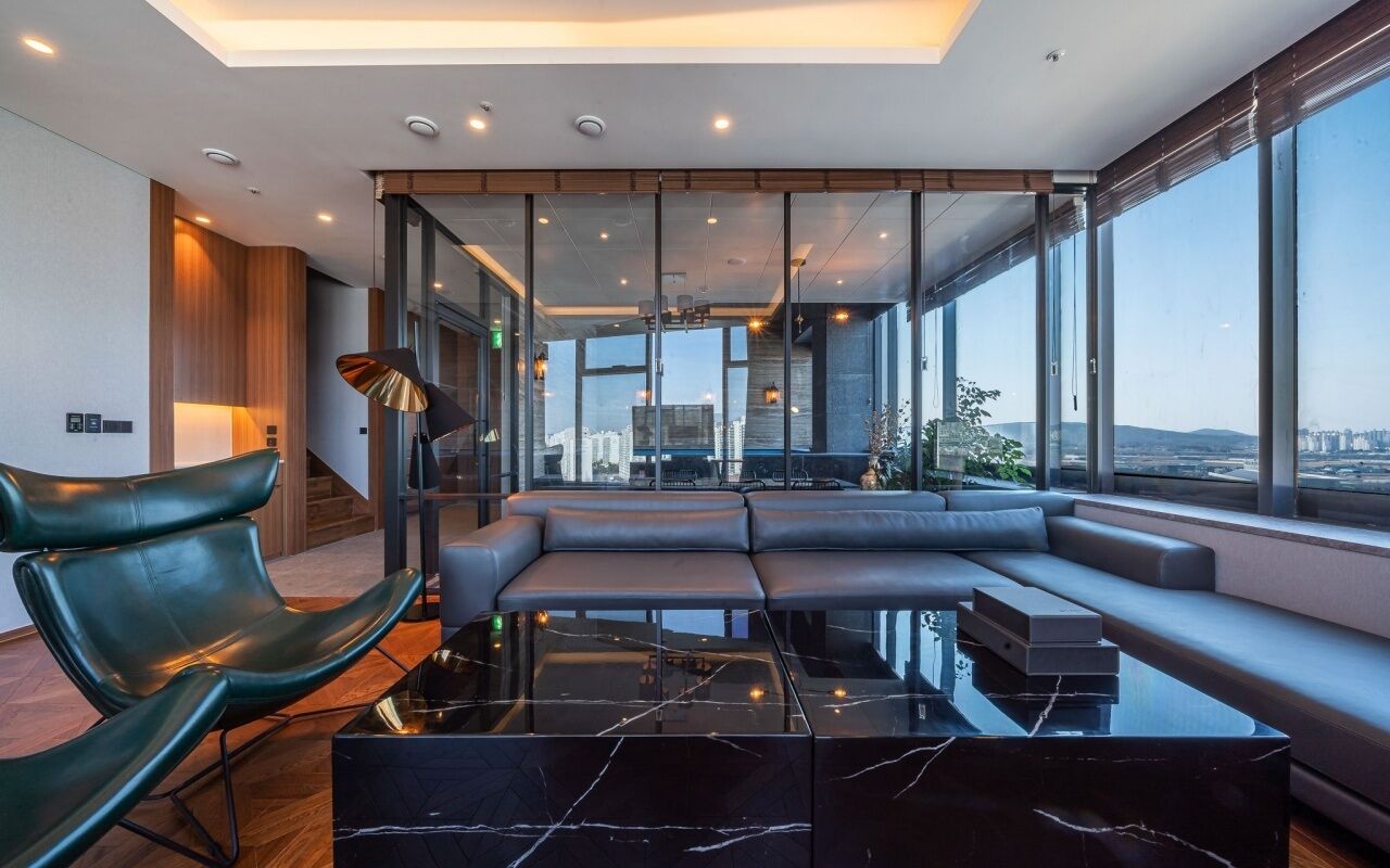 Penthouselejlighed | Opholdsområde | 75-tommers LCD-tv med digitale kanaler, tv