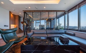 Penthouse | Living area | 75-inch LCD TV with digital channels, TV - Partyz in Classic (Suwon)