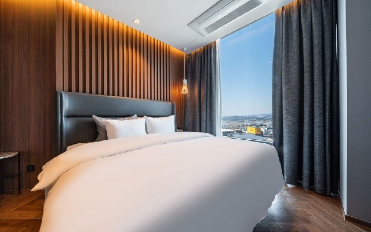 Penthouse (Couple) | Premium bedding, down comforters, memory foam beds, soundproofing