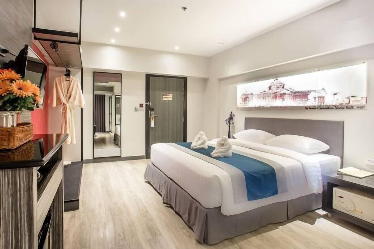 Minibar, in-room safe, desk, laptop workspace