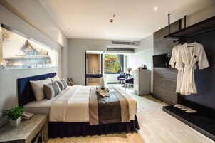 Deluxe Canal Double Room | Μίνι μπαρ, χρηματοκιβώτιο στο δωμάτιο, γραφείο 