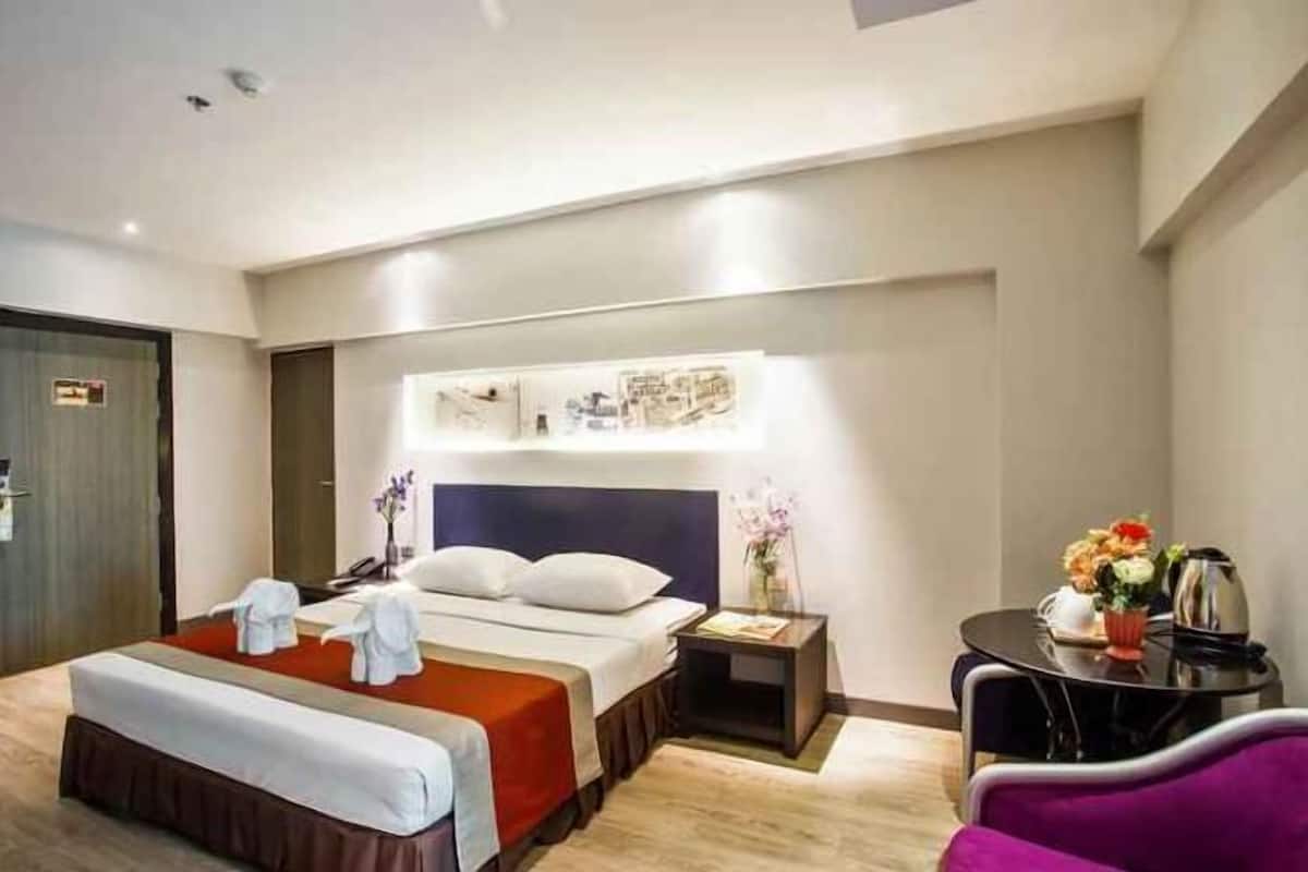 Minibar, in-room safe, desk, laptop workspace