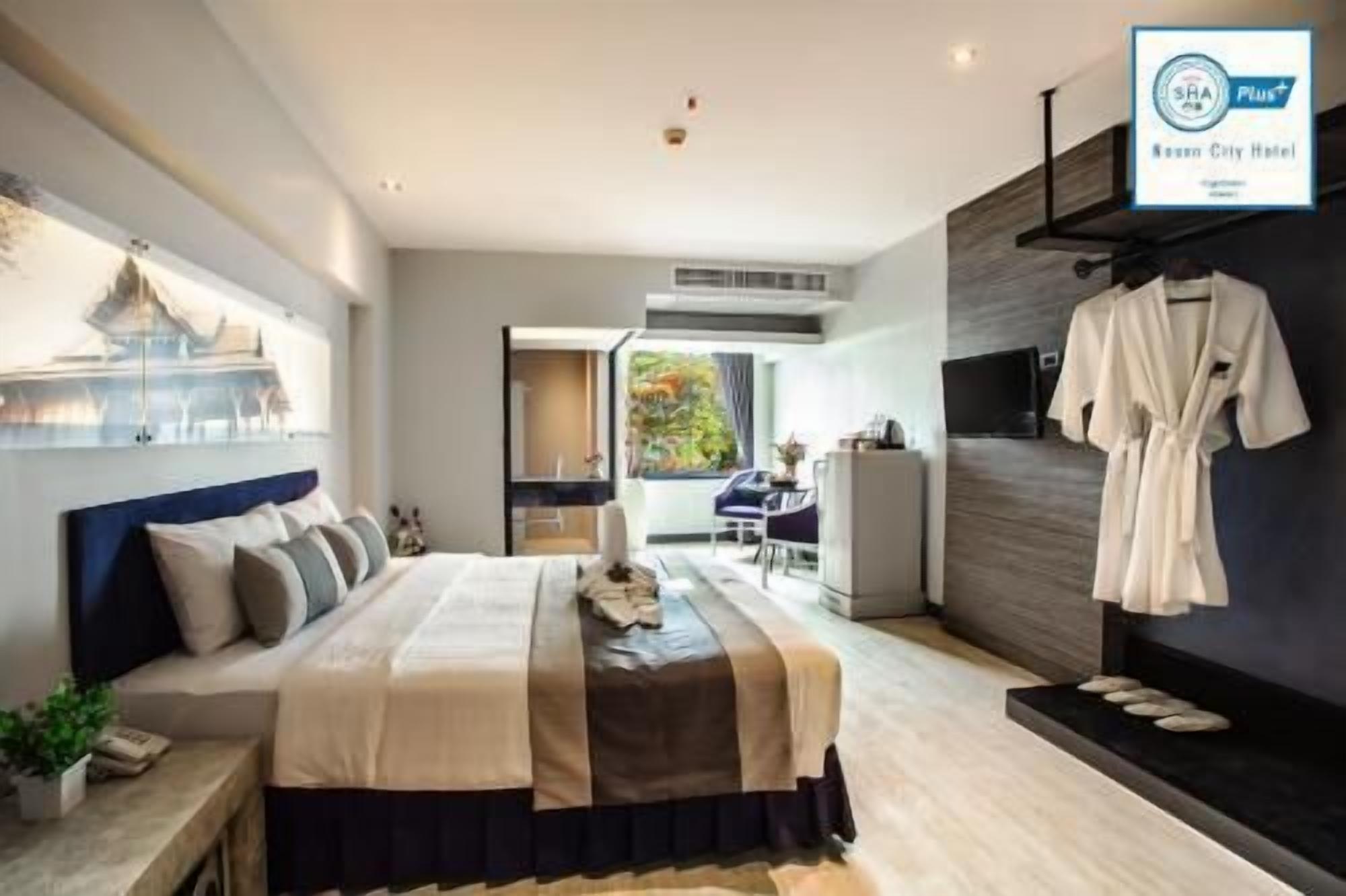 Bar mini, peti besi dalam bilik, meja, ruang kerja komputer riba 