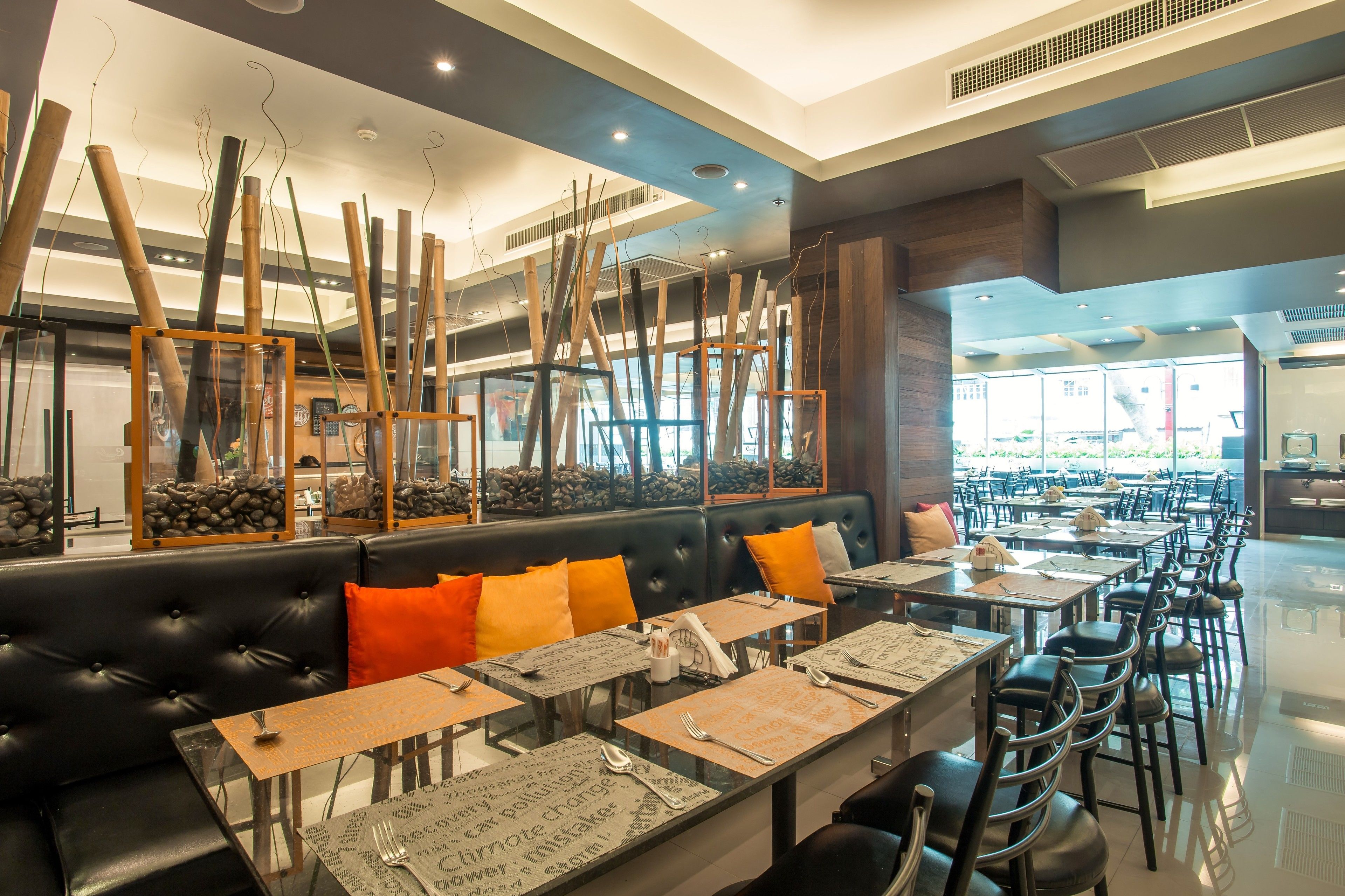 daily buffet breakfast (thb 350 per person)