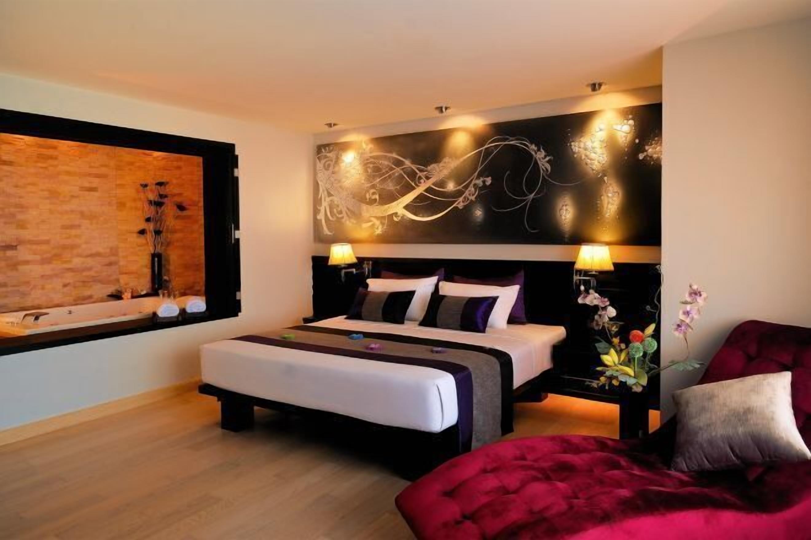 Minibar, in-room safe, desk, laptop workspace