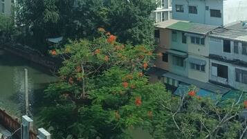 Deluxe Canal Triple Room | City view