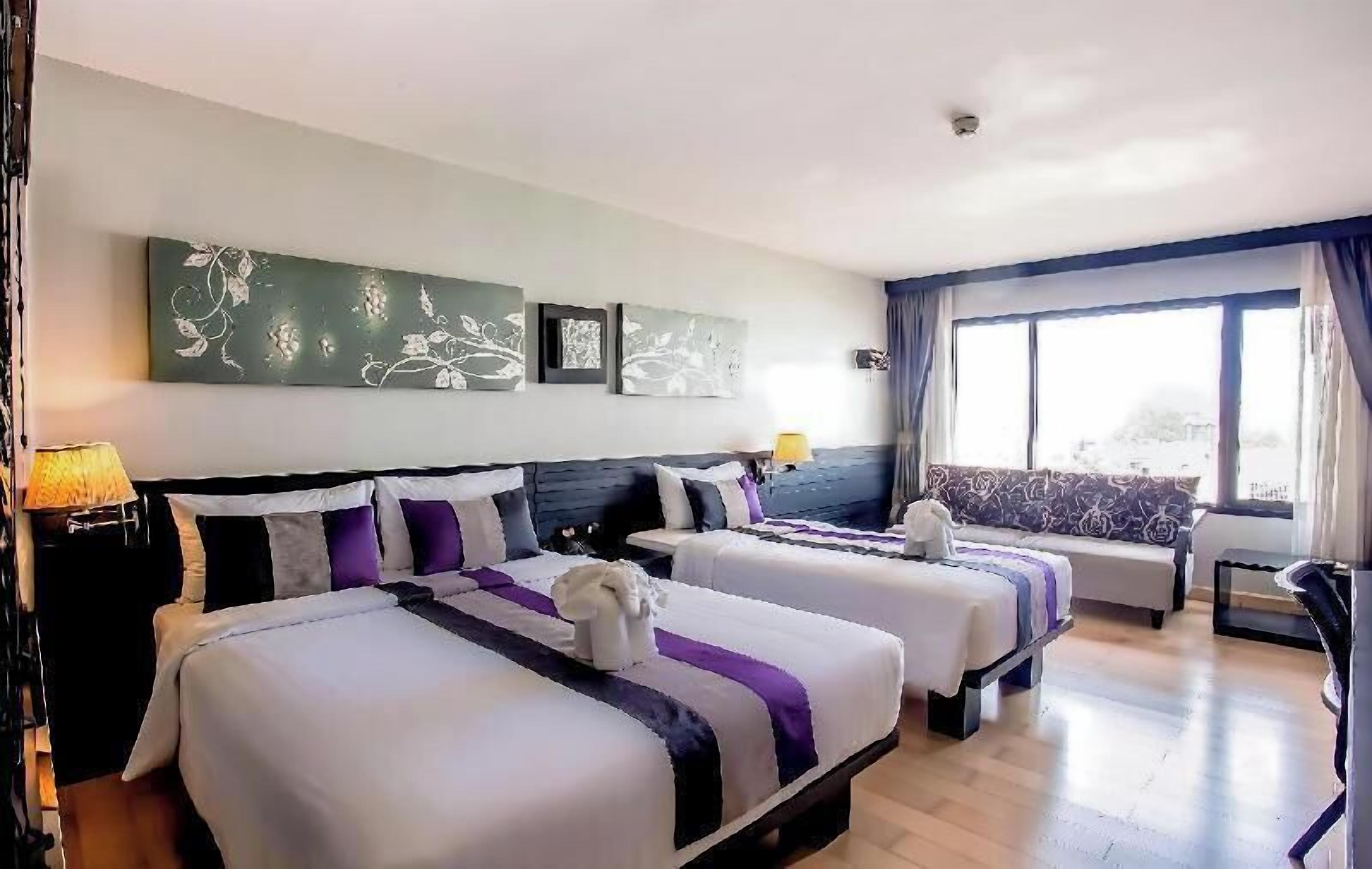 Minibar, caja fuerte, escritorio y espacio para trabajar con un portátil