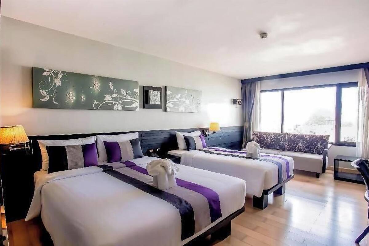 Minibar, caja fuerte, escritorio y espacio para trabajar con un portátil