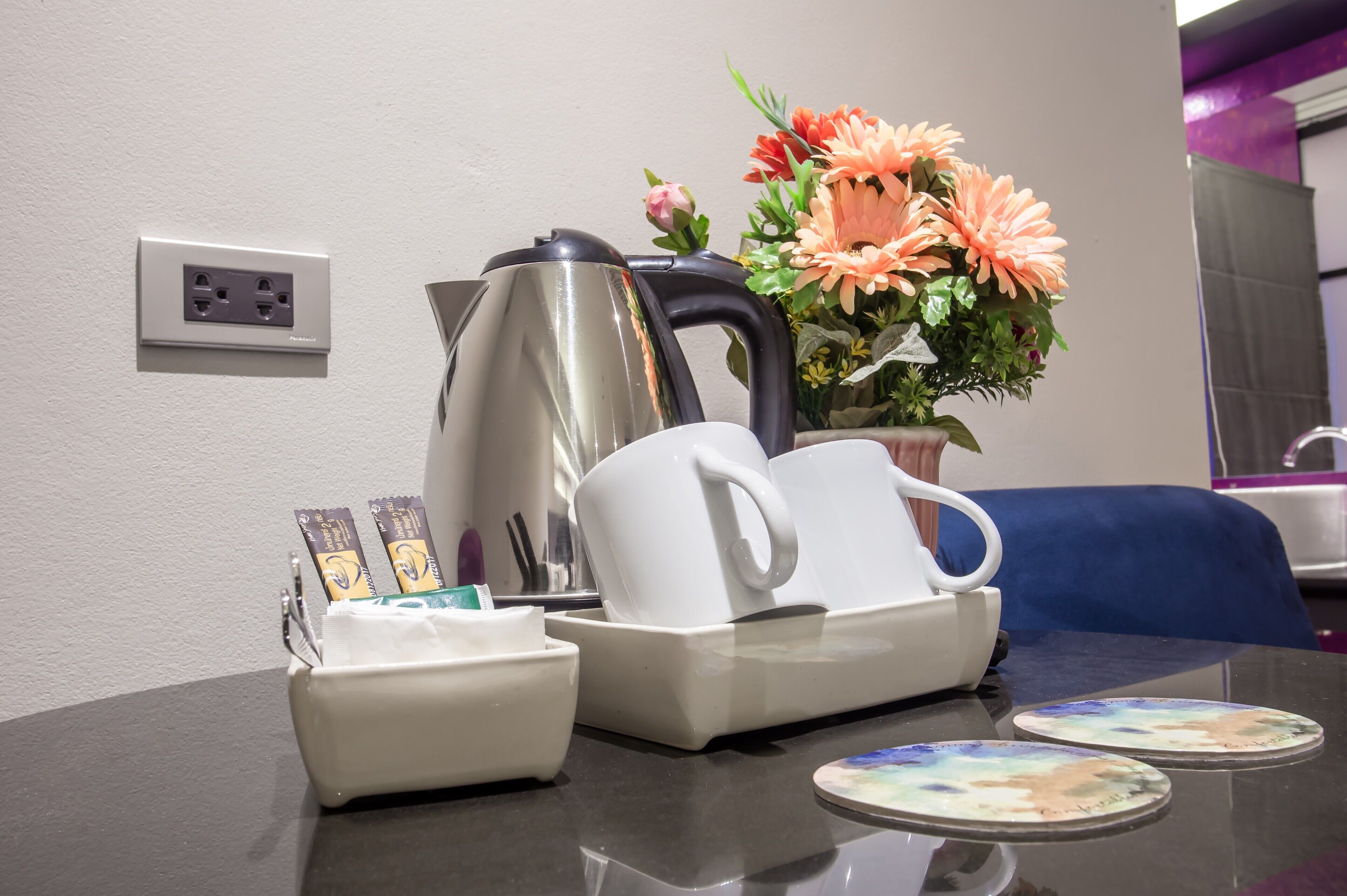 32-inch lcd tv with cable channels, tv