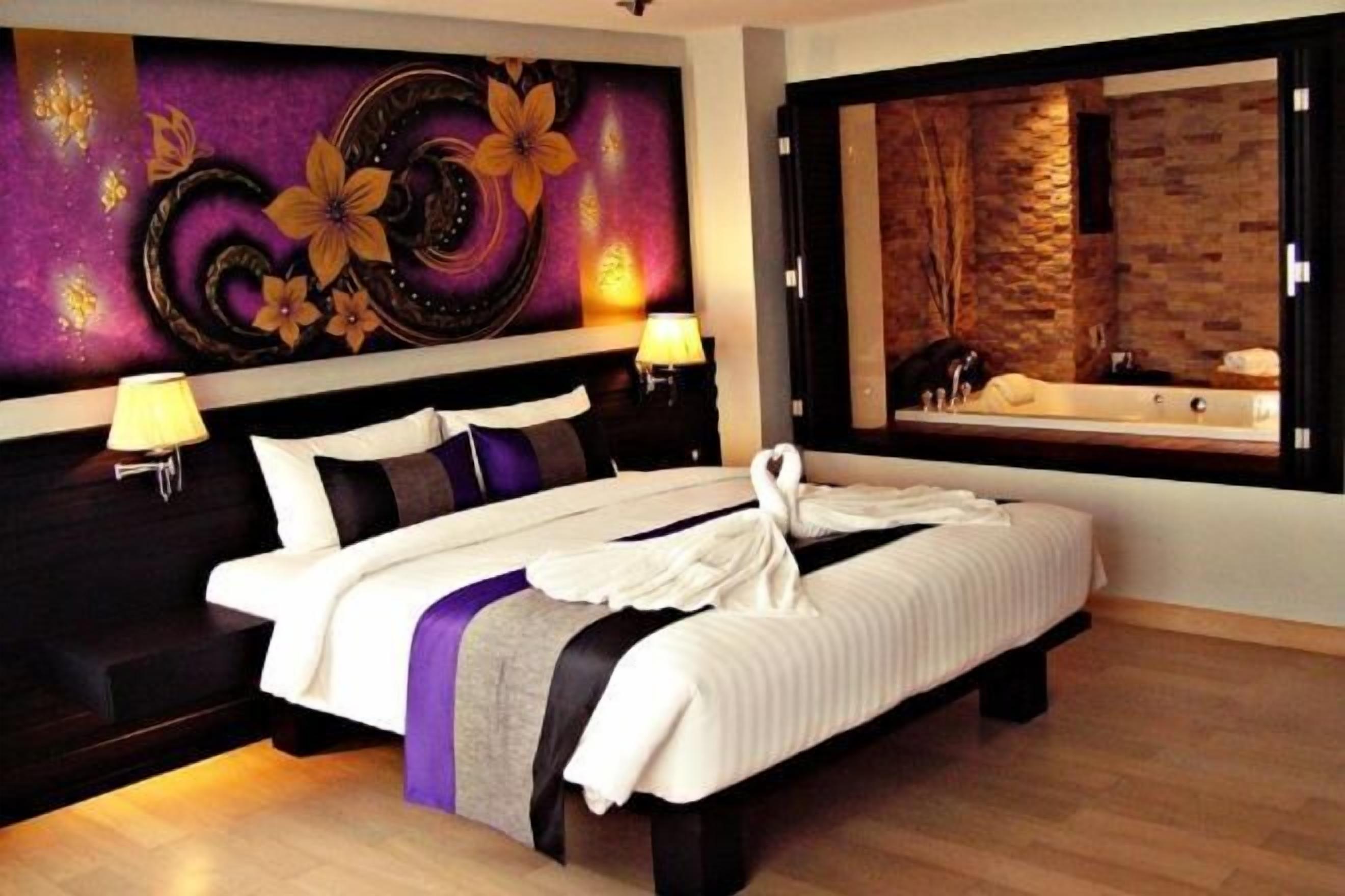 Minibar, in-room safe, desk, laptop workspace