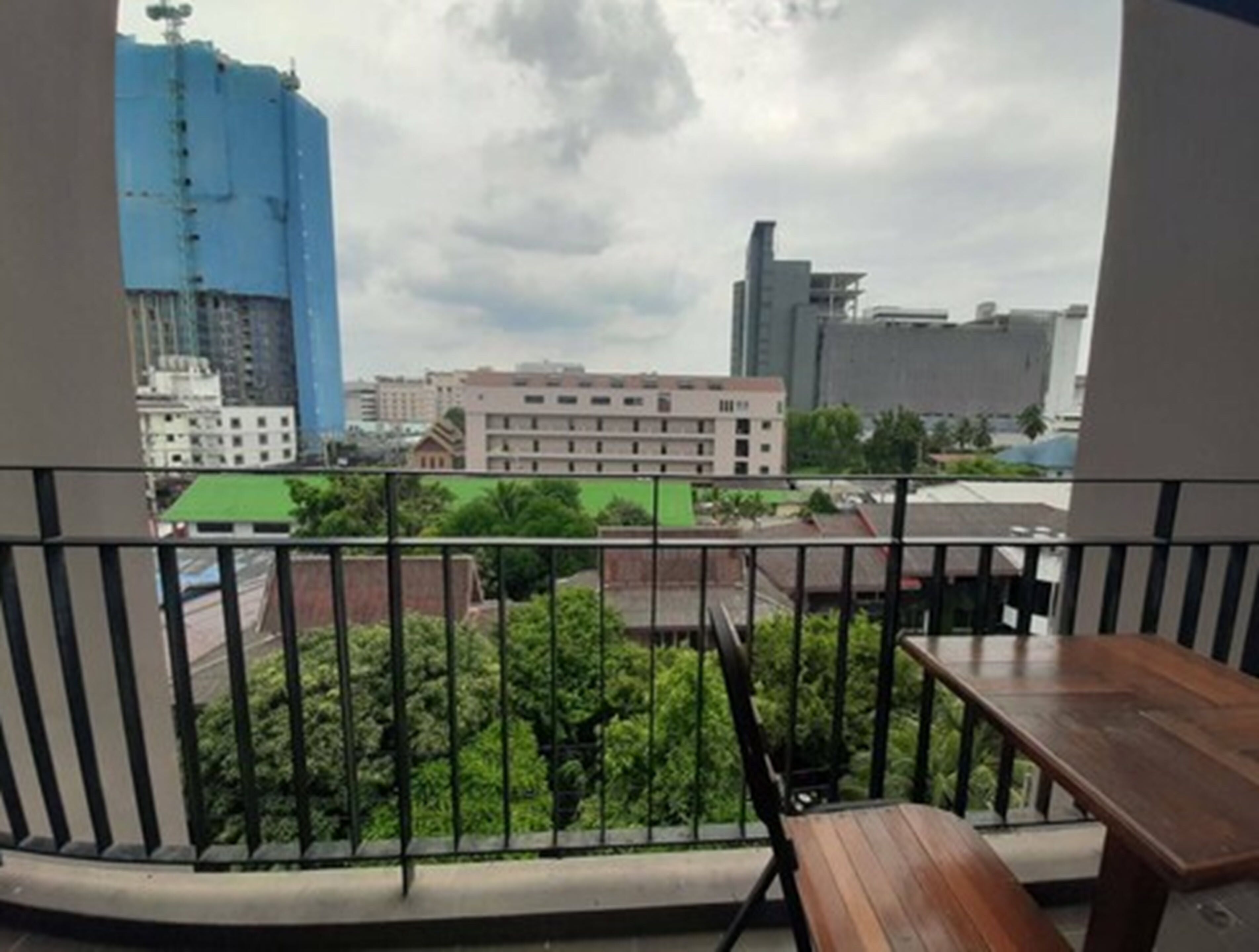 grand deluxe room with twin bed | balcony view