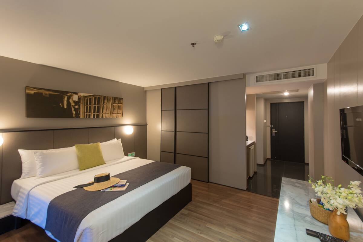 Kamar Deluks | Minibar, brankas, meja kerja, dan kedap suara