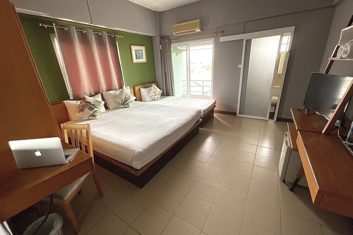 deluxe triple room | premium bedding, pillow-top beds, desk, free wifi