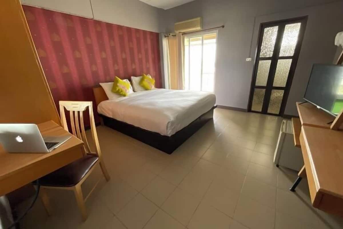 Bộ đồ giường cao cấp, nệm có lớp đệm bông, bàn