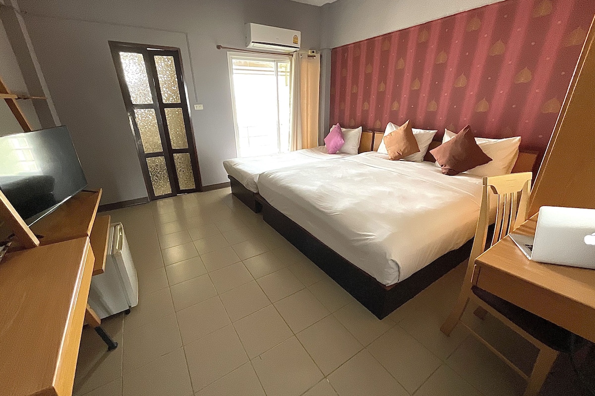 deluxe triple room | premium bedding, pillow-top beds, desk, free wifi