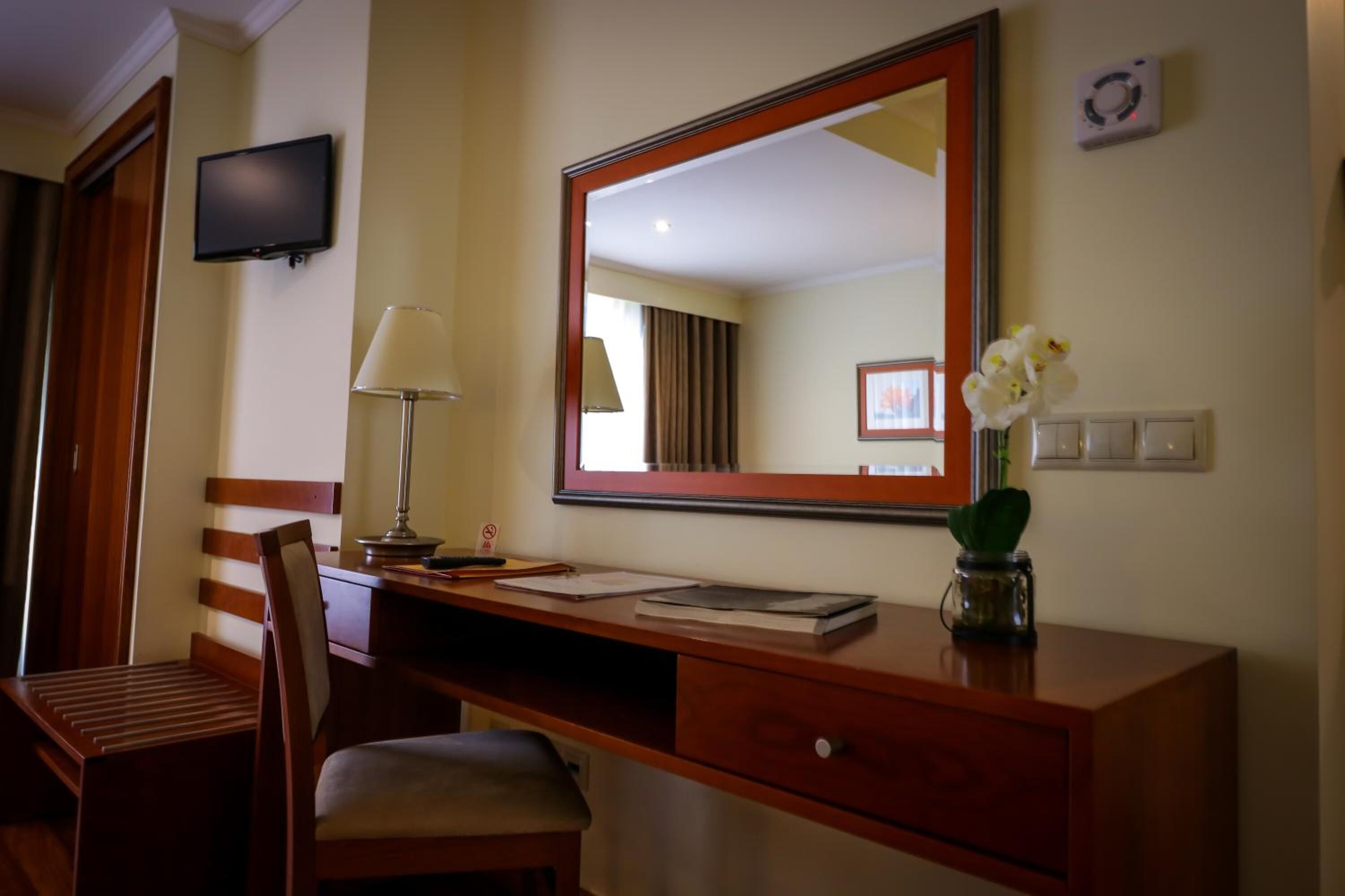 minibar, in-room safe, laptop workspace, soundproofing