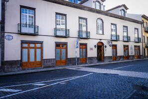 Entrada al alojamiento