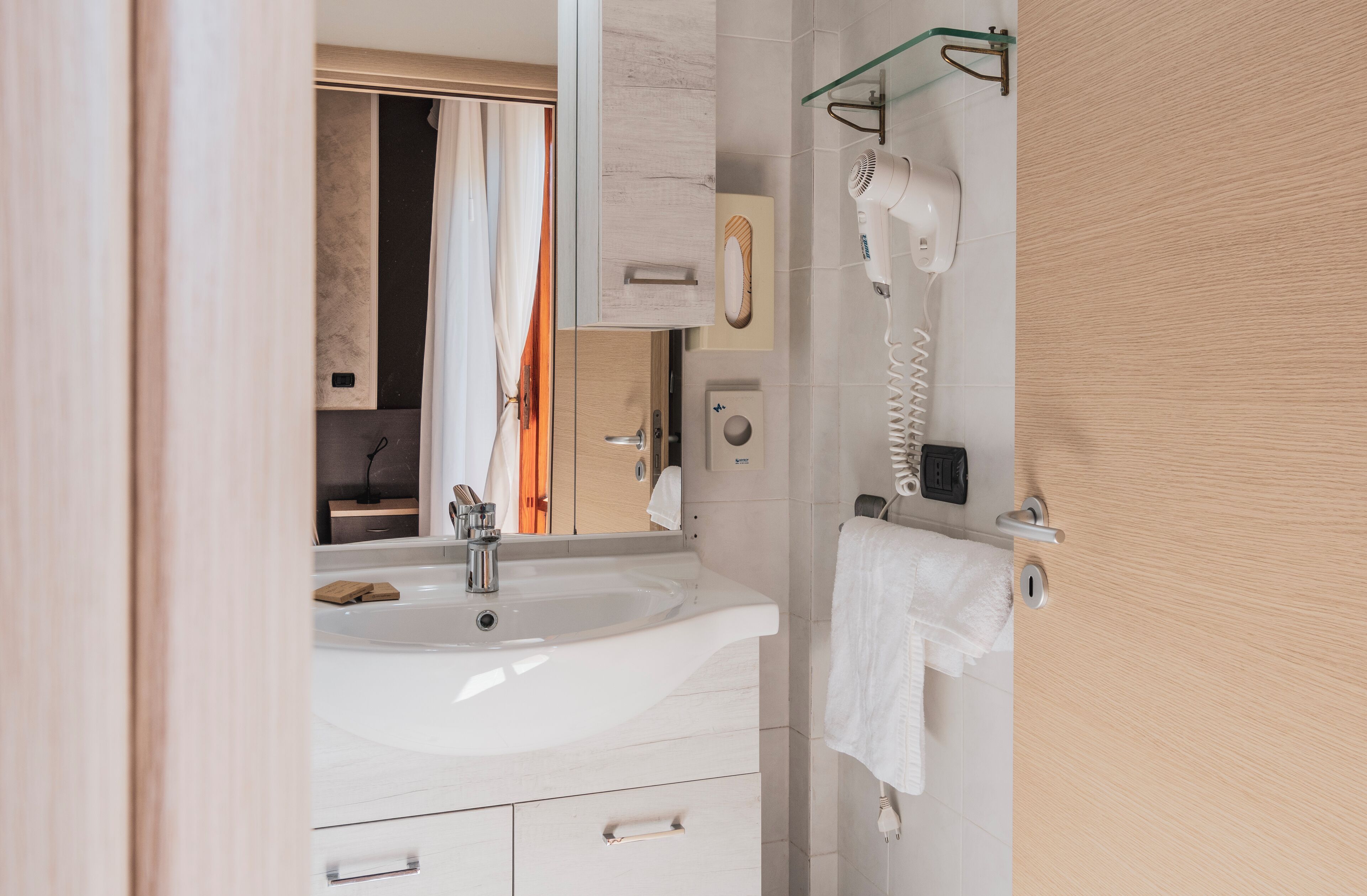standard double room single use | bathroom | free toiletries, hair dryer, bidet, towels