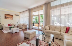 22-Zoll-LCD-Fernseher mit Satellitenempfang, Fernseher