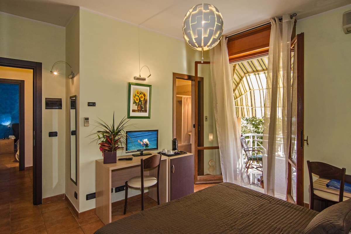 superior double room, 1 double or 2 single beds, balcony, garden view | minibar, in-room safe, desk, cots/infant beds