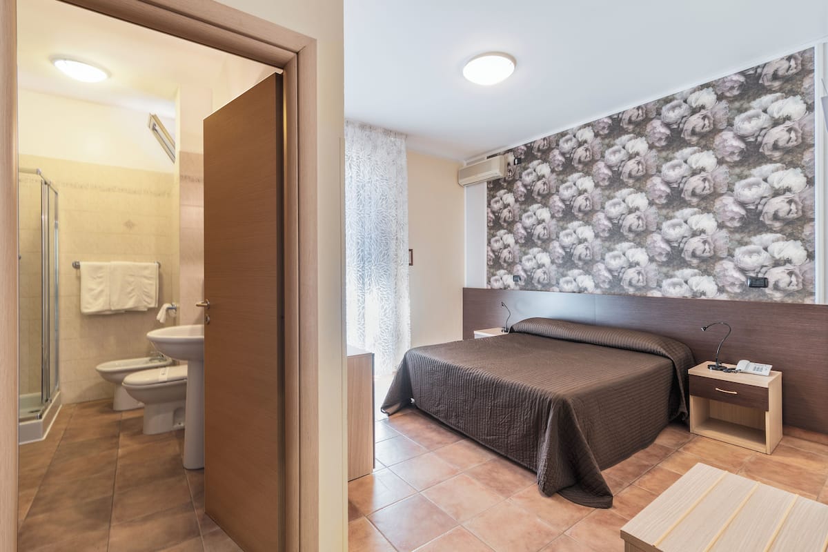 minibar, in-room safe, desk, cots/infant beds