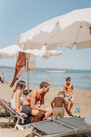 In Strandnähe, kostenloser Shuttle zum Strand, Liegestühle