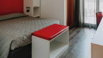 Minibar, Zimmersafe, Schreibtisch, schallisolierte Zimmer