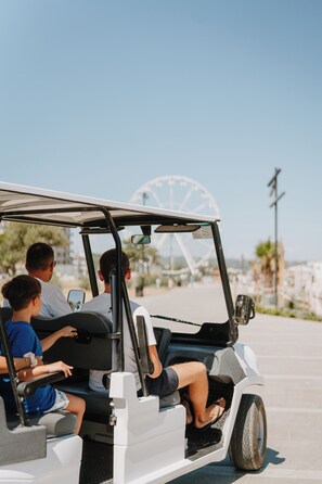 Beach nearby, free beach shuttle, sun-loungers, beach umbrellas
