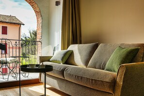 Dobbeltrom – deluxe | Minibar, skrivebord, skrivebord for bærbar PC og barnesenger