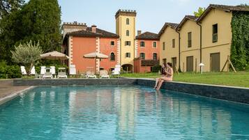 Seasonal outdoor pool, pool umbrellas, sun loungers