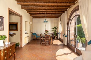Lobby sitting area - Villa Clementina, Prosecco Country Hotel (San Pietro di Feletto)