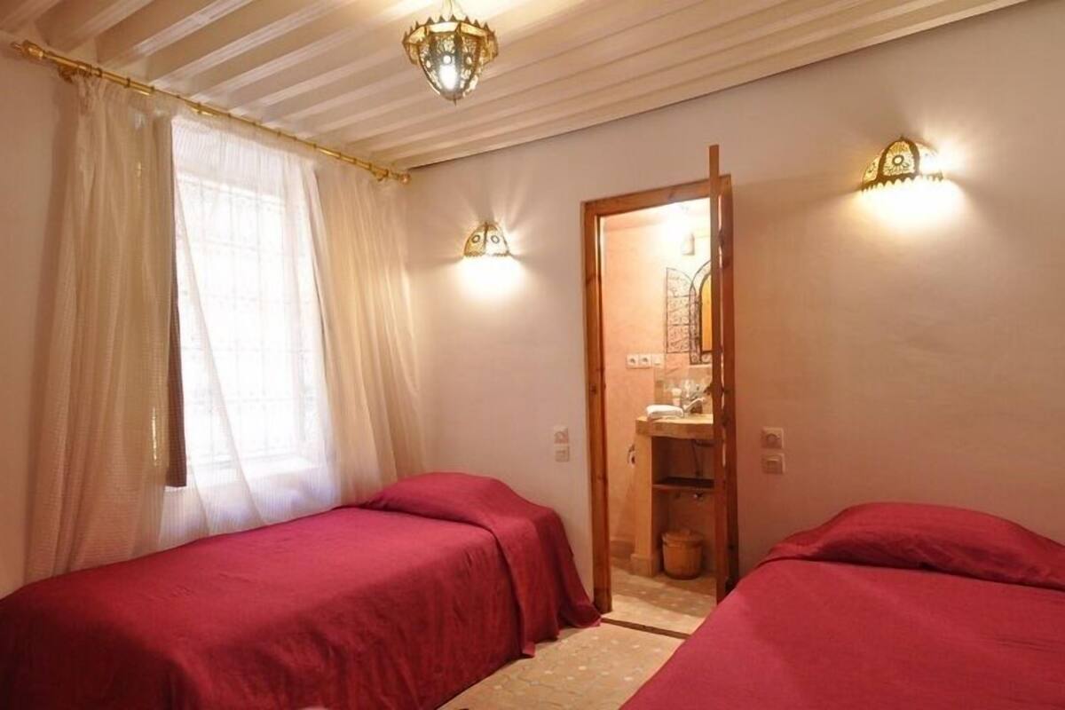 Standard Room, 2 Twin Beds (Idrissides) | Select Comfort beds, in-room safe, free cribs/infant beds, rollaway beds