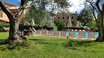 Outdoor pool, pool umbrellas, sun loungers