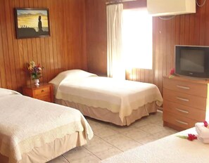 Superior-Dreibettzimmer | Zimmersafe, Schreibtisch, Bettwäsche