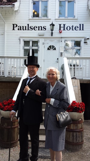 Property entrance - Paulsens Hotell (Lyngdal)