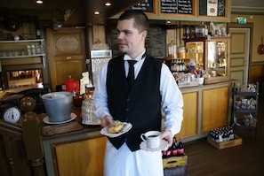 Breakfast, lunch, dinner and brunch served  - Paulsens Hotell (Lyngdal)