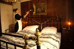 高級寢具、舒適加層、獨特裝潢、布置獨特