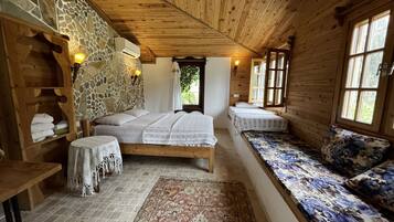 Traditional Room | Premium bedding, in-room safe, desk, blackout drapes