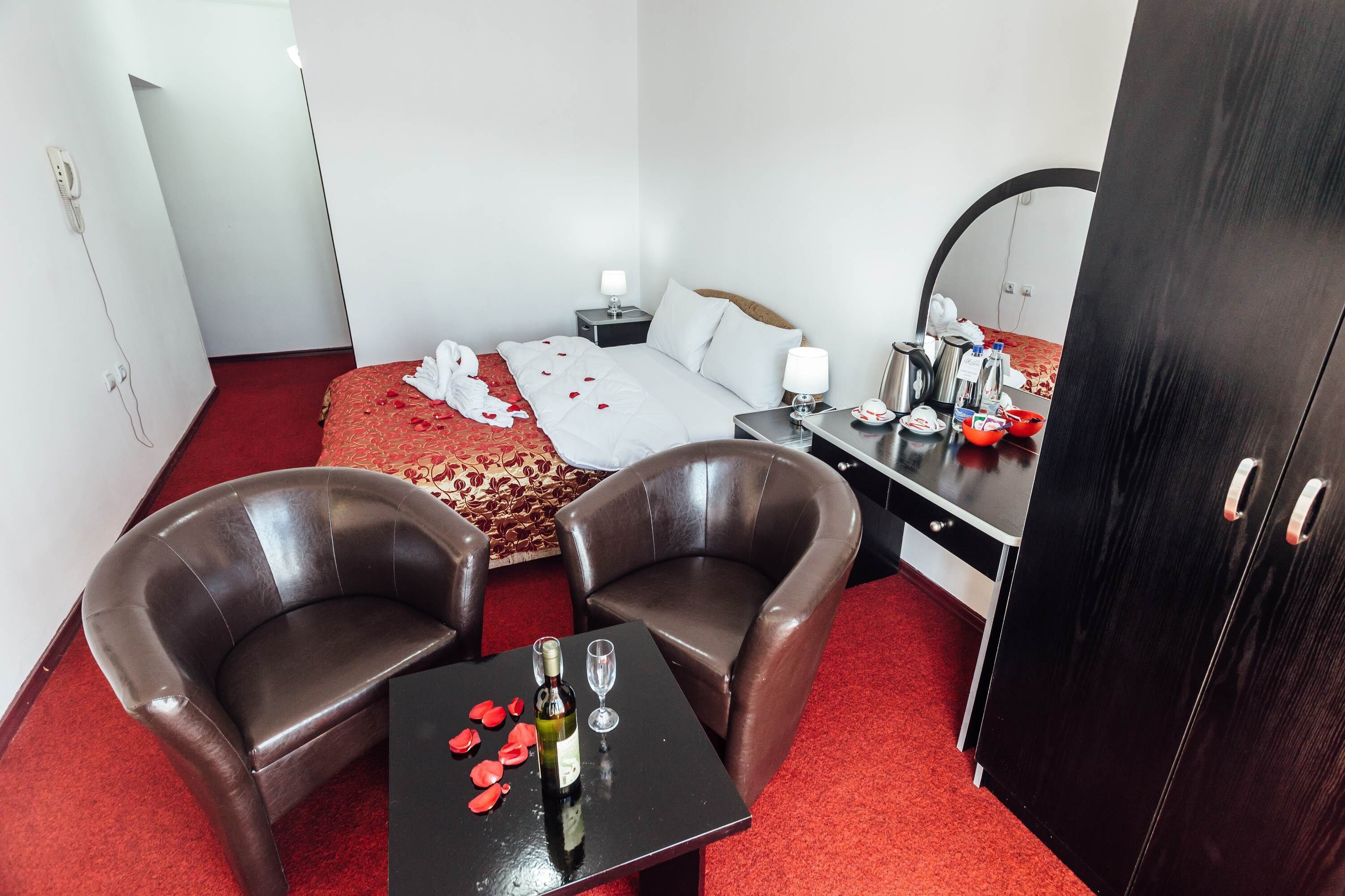 superior room, 1 queen bed, sea view | minibar, in-room safe, individually decorated, individually furnished