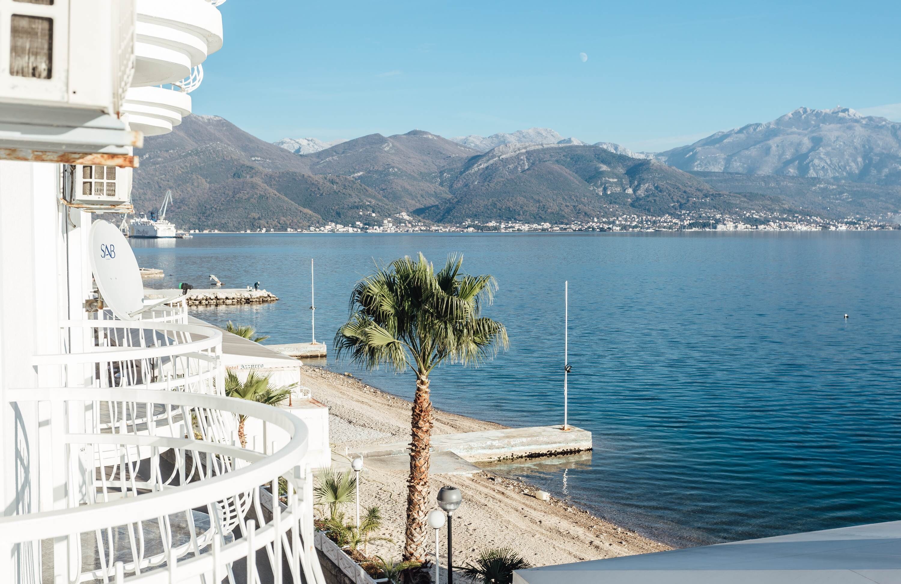 superior room | minibar, in-room safe, individually decorated, individually furnished