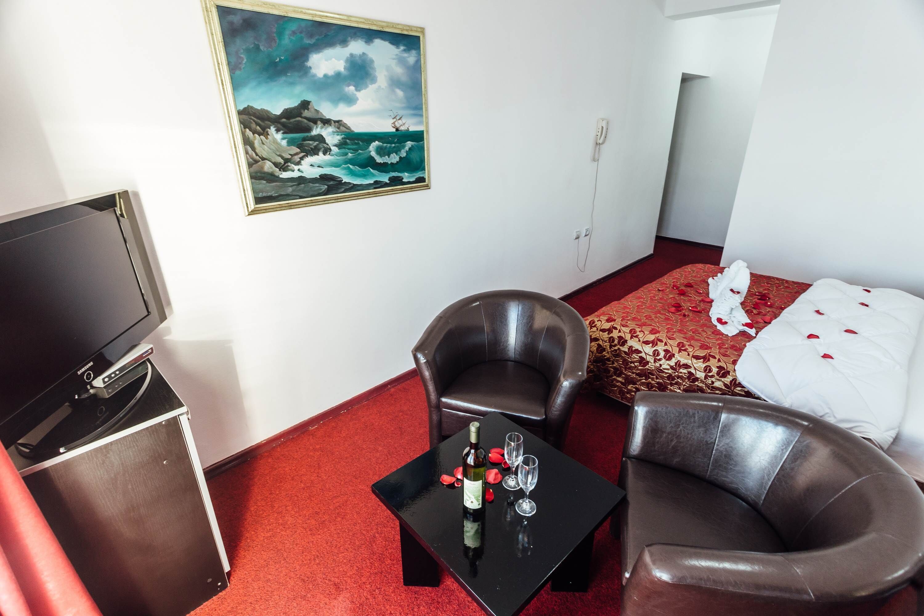 superior room, 1 queen bed, sea view | minibar, in-room safe, individually decorated, individually furnished