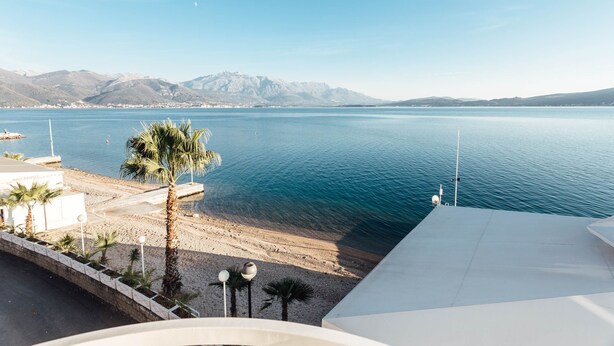 Superior Room, 1 Queen Bed, Sea View | Minibar, in-room safe, desk, laptop workspace - Hotel Azzurro (Bijela)