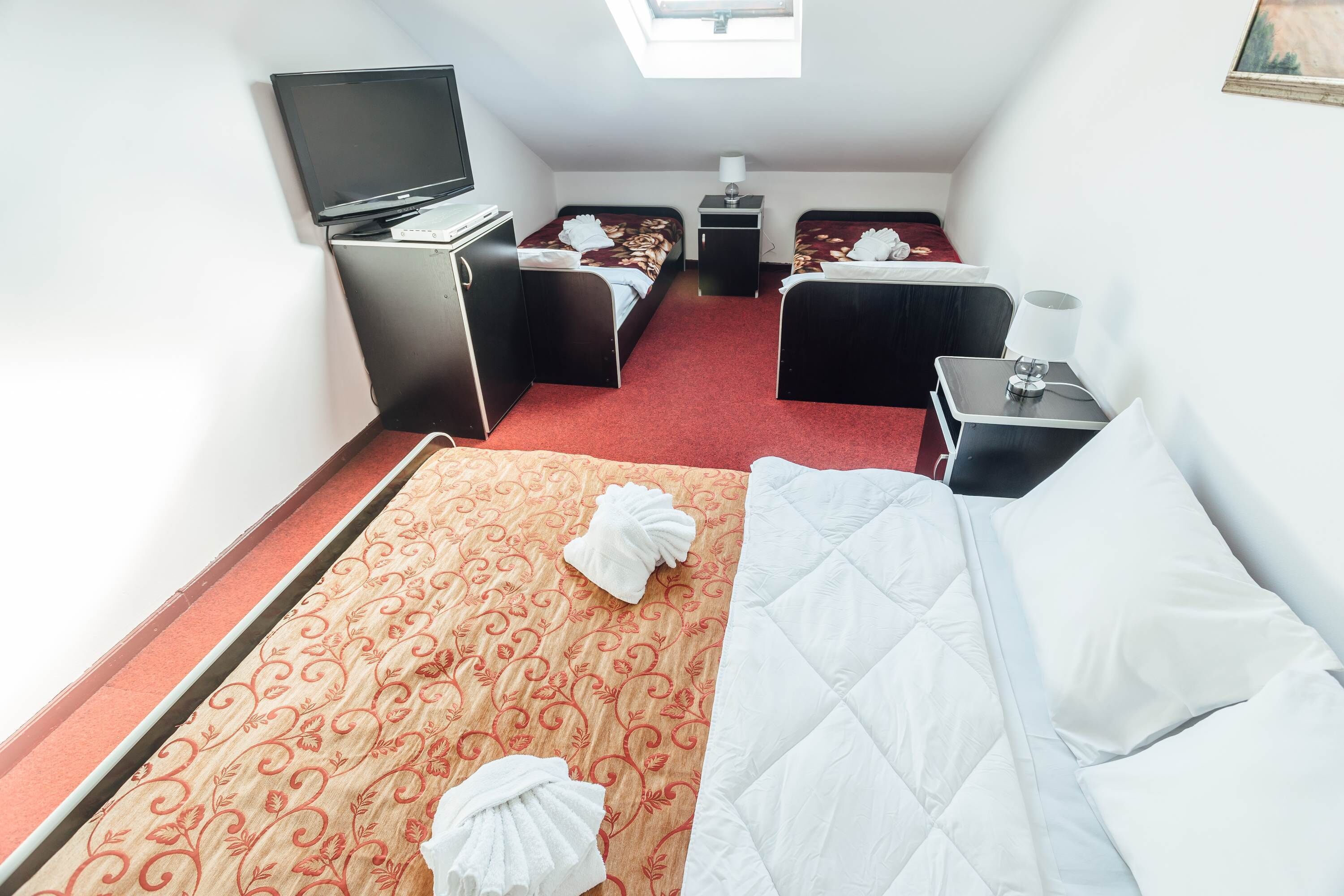 family room | minibar, in-room safe, individually decorated, individually furnished