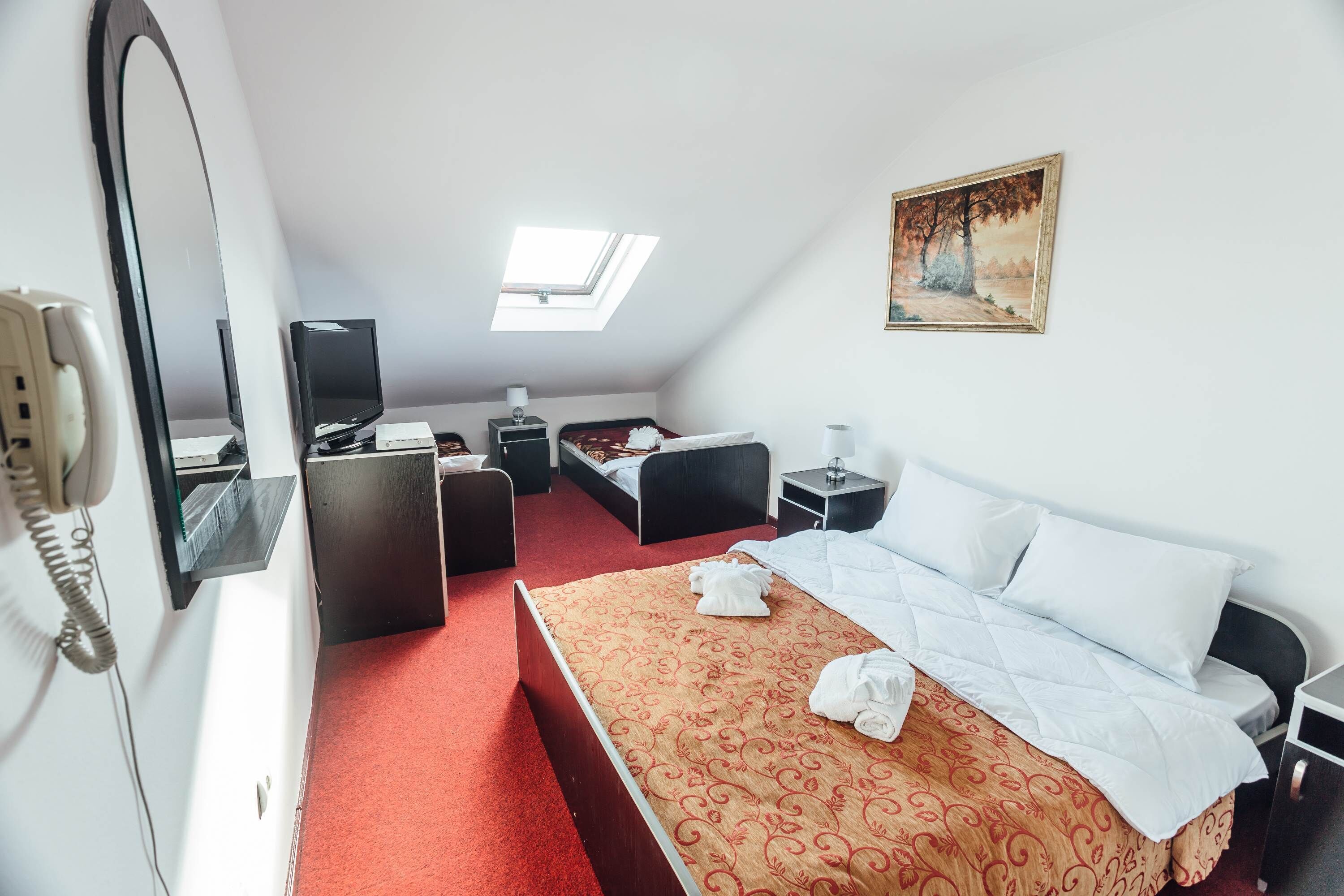 family room | minibar, in-room safe, individually decorated, individually furnished