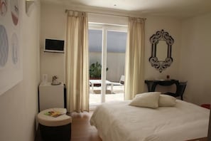 Double Room | Minibar, in-room safe, iron/ironing board, cots/infant beds