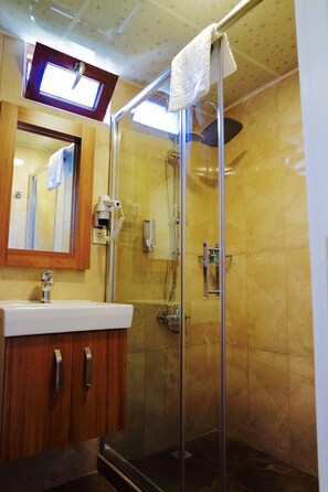 Bathroom shower - Ale Boutique Hotel (Konyaalti)